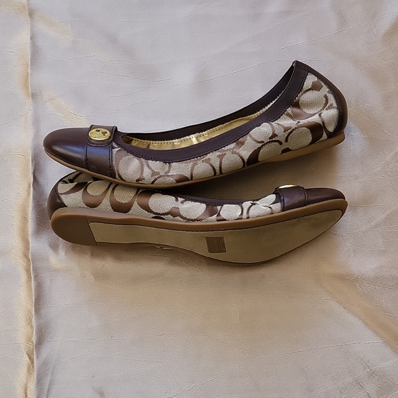 Coach Chelsea NWOB ladies ballet flats.Size 9.5B - Picture 4 of 12